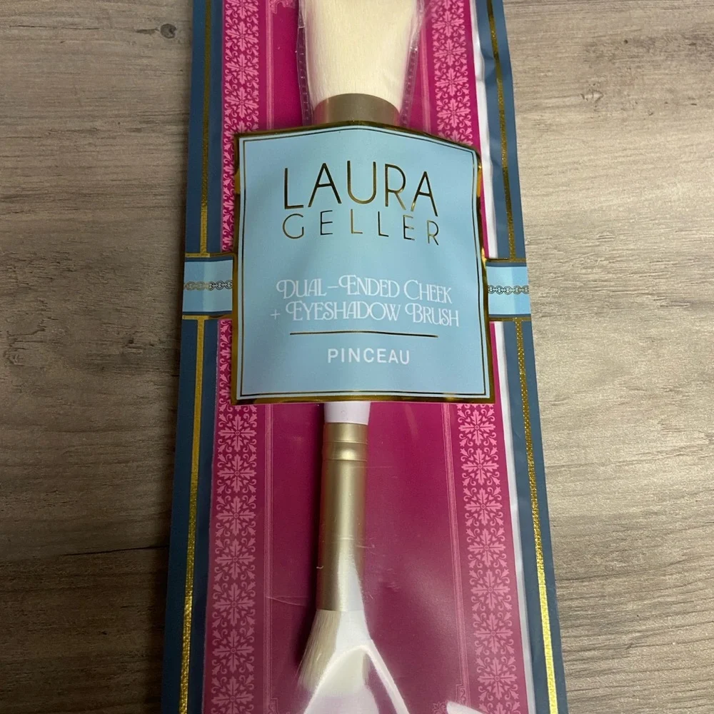 Laura Geller Dual-Ended Cheek and Eyeshadow Brush‎