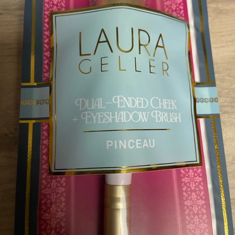 Laura Geller Dual-Ended Cheek and Eyeshadow Brush‎